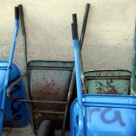 Schubkarren vor der Werkstatt von "Maslinova Gora"